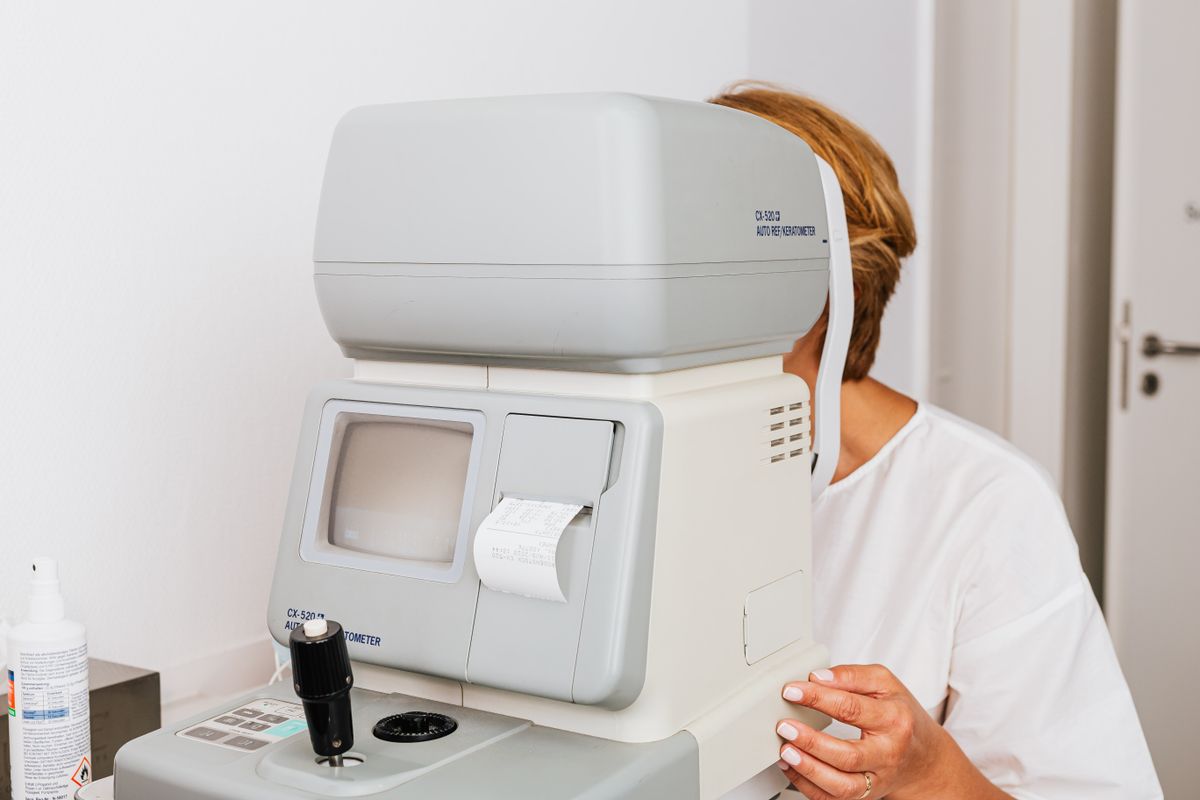 How Much Does a New Optometry Practice Bookkeeper Cost?