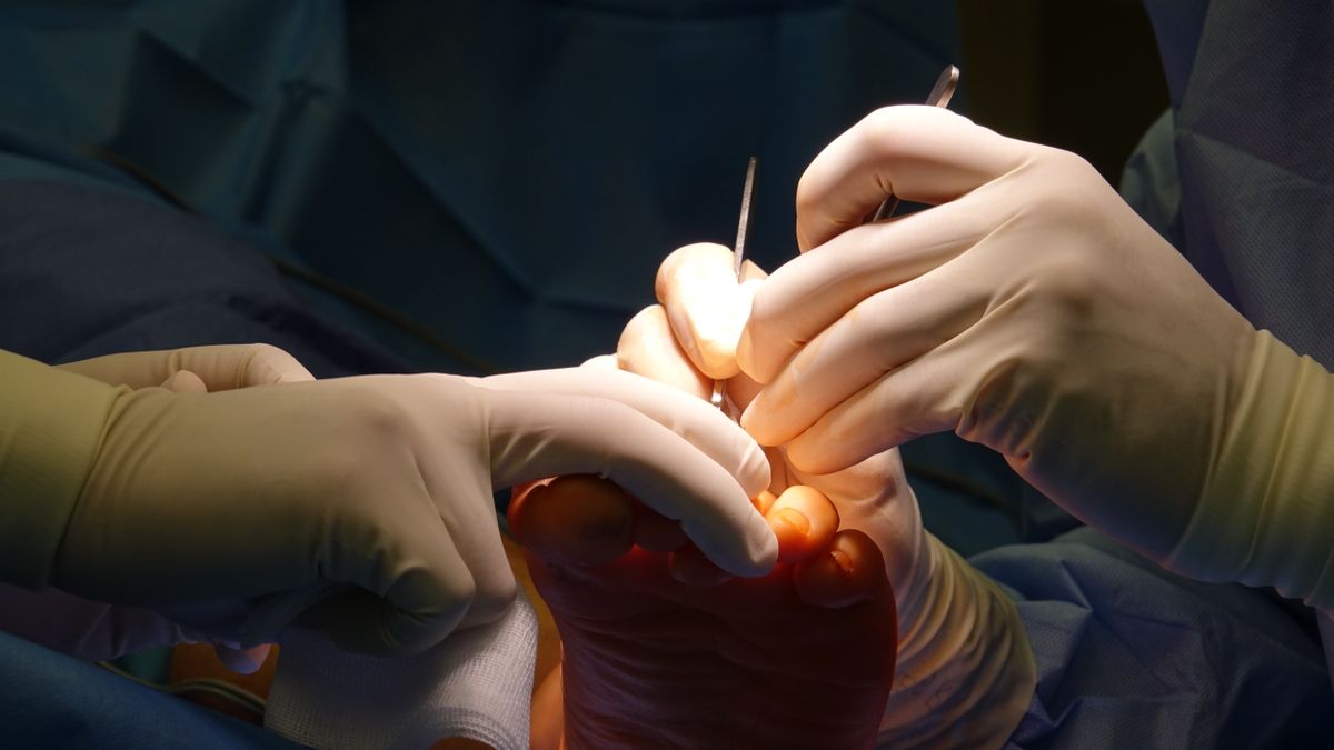 S-Corp vs LLC for New Podiatry Practices: Which Saves More on Taxes?