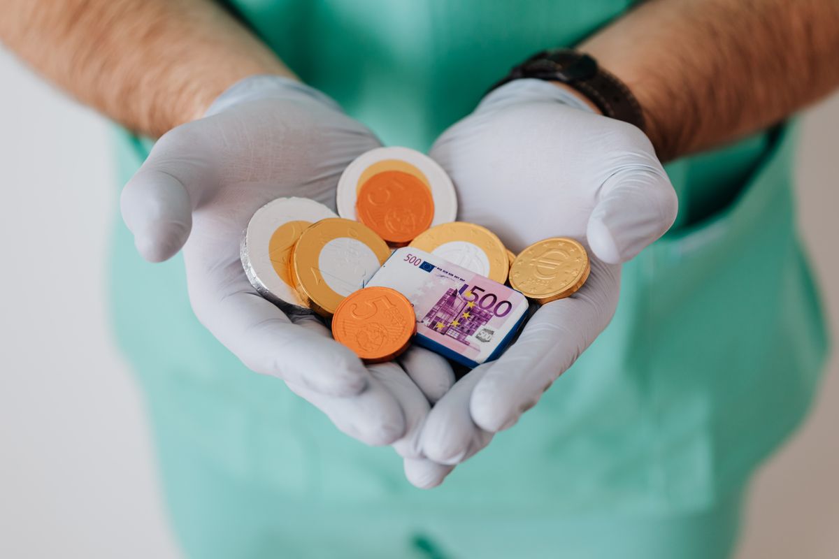 The New Vet Clinic Cash Flow Guide: Survive Your First Year